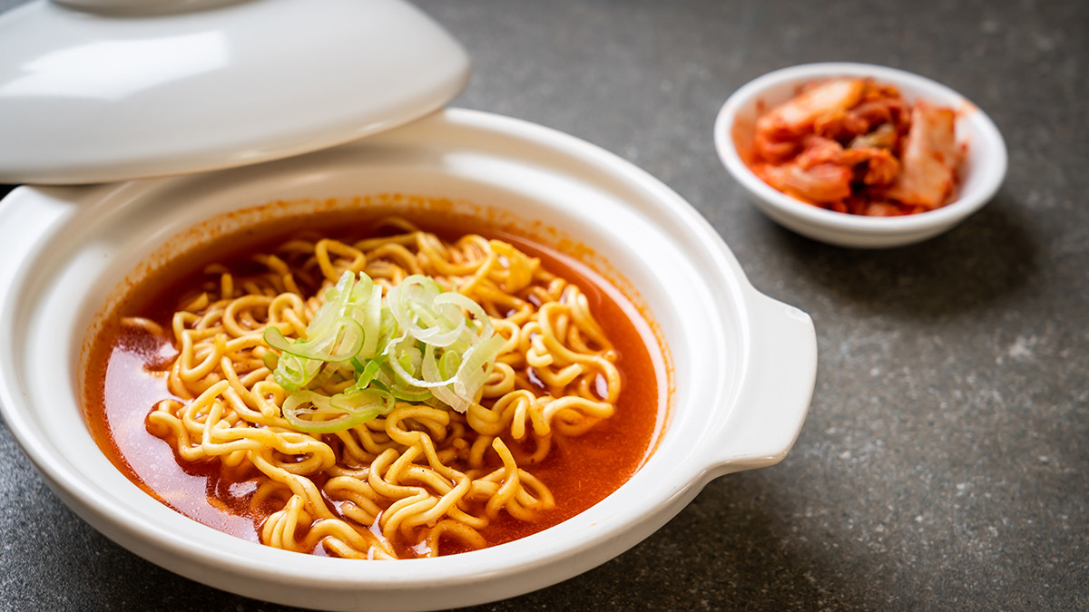 “รามยอน” จากบะหมี่กึ่งสำเร็จรูปธรรมดาสู่อาหารเกาหลียอดนิยมของชาวเกาหลีใต้