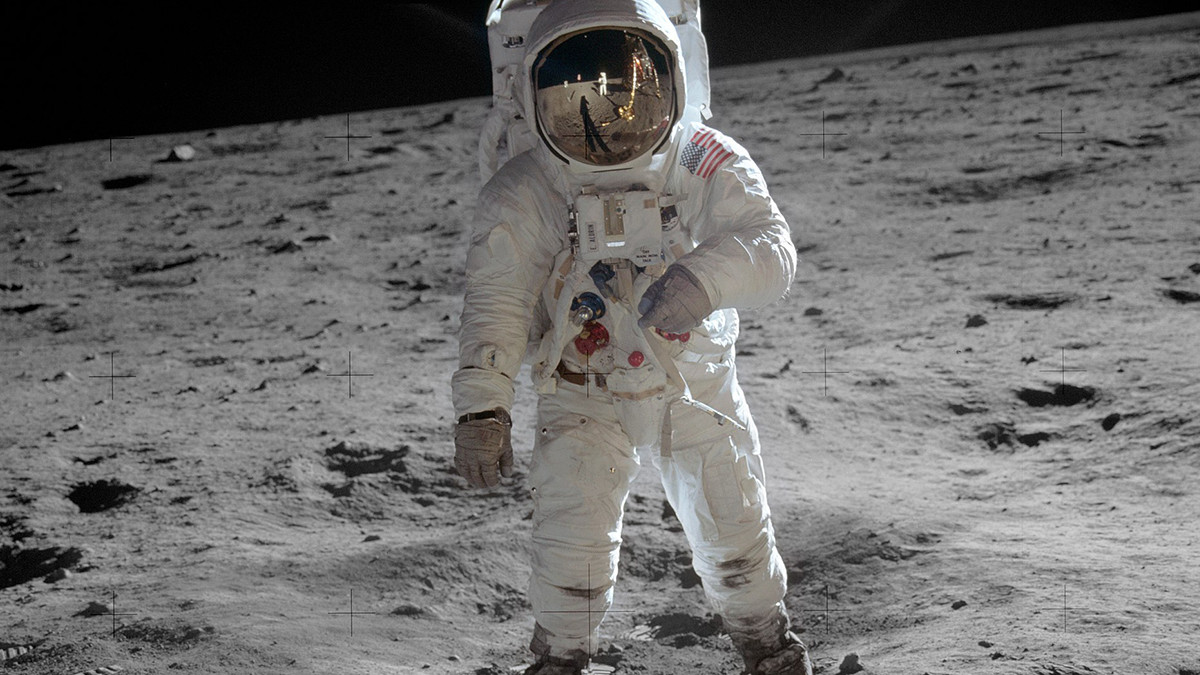 มนุษย์คนแรกบนดวงจันทร์